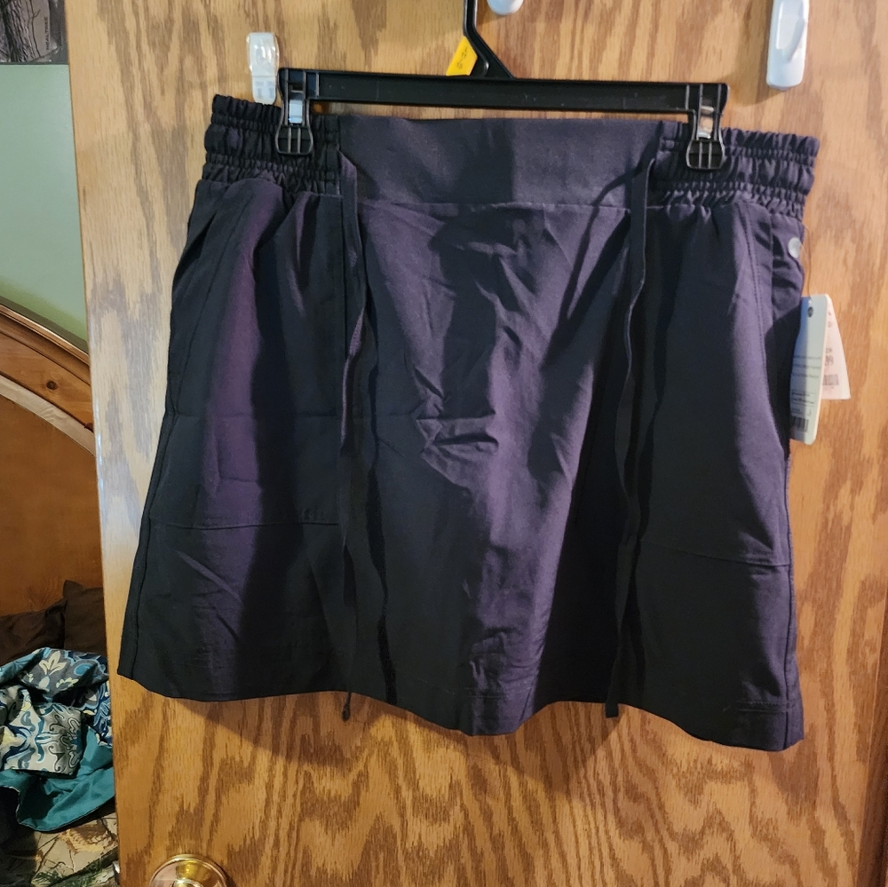 Black skort